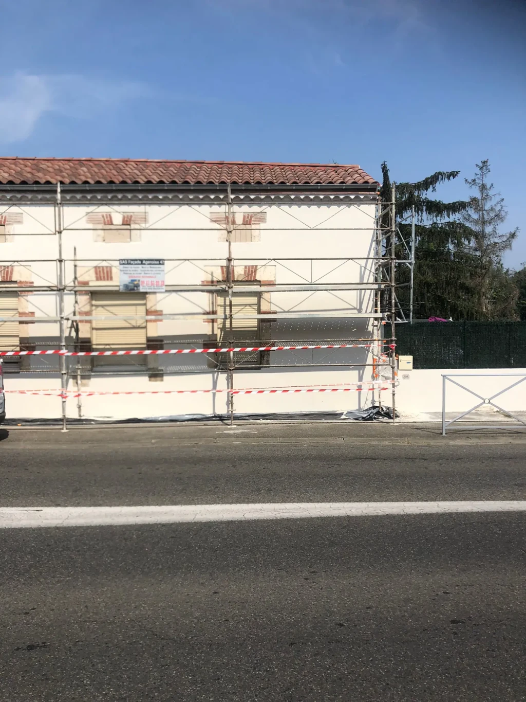 Rénovation de façade avec enduit gratté fin