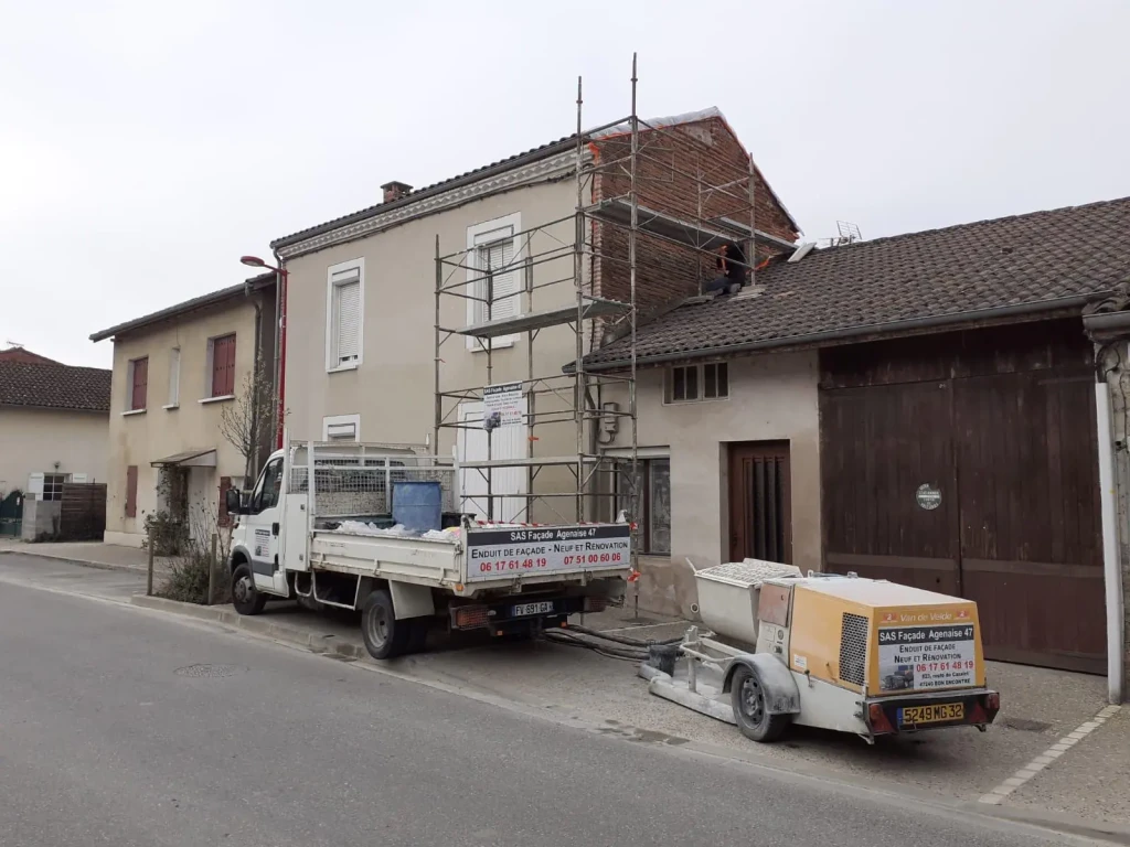 Enduit gratté en deux couches à Agen